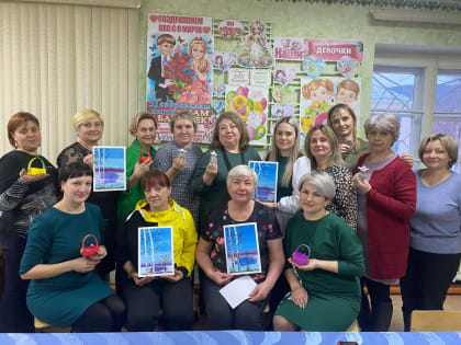 «С праздником любимые женщины» - под этим девизом прошло праздничное мероприятие для жён, матерей участников СВО, волонтеров оказывающих помощь участникам СВО и членам их семей.