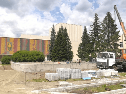 На Театральной площади Абакана продолжается ремонт