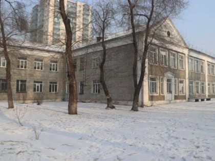 В Абакане школу с балериной у входа закрывают на капремонт. Будут ли сносить бараки для расширения?