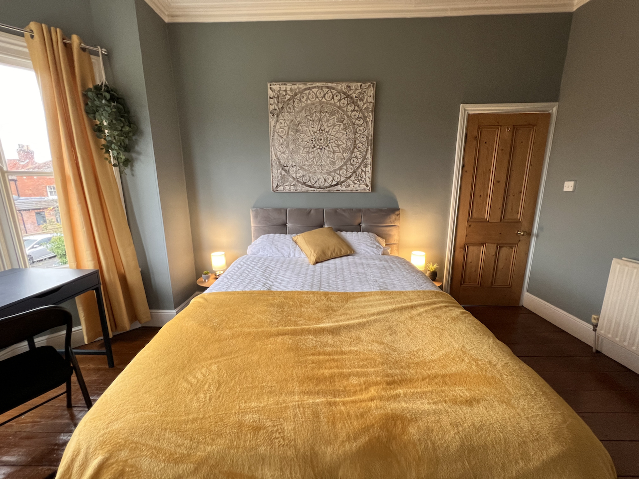 Cosy & Stylish 4 Bed House with Free Parking