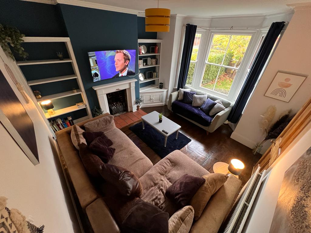Cosy & Stylish 4 Bed House with Free Parking