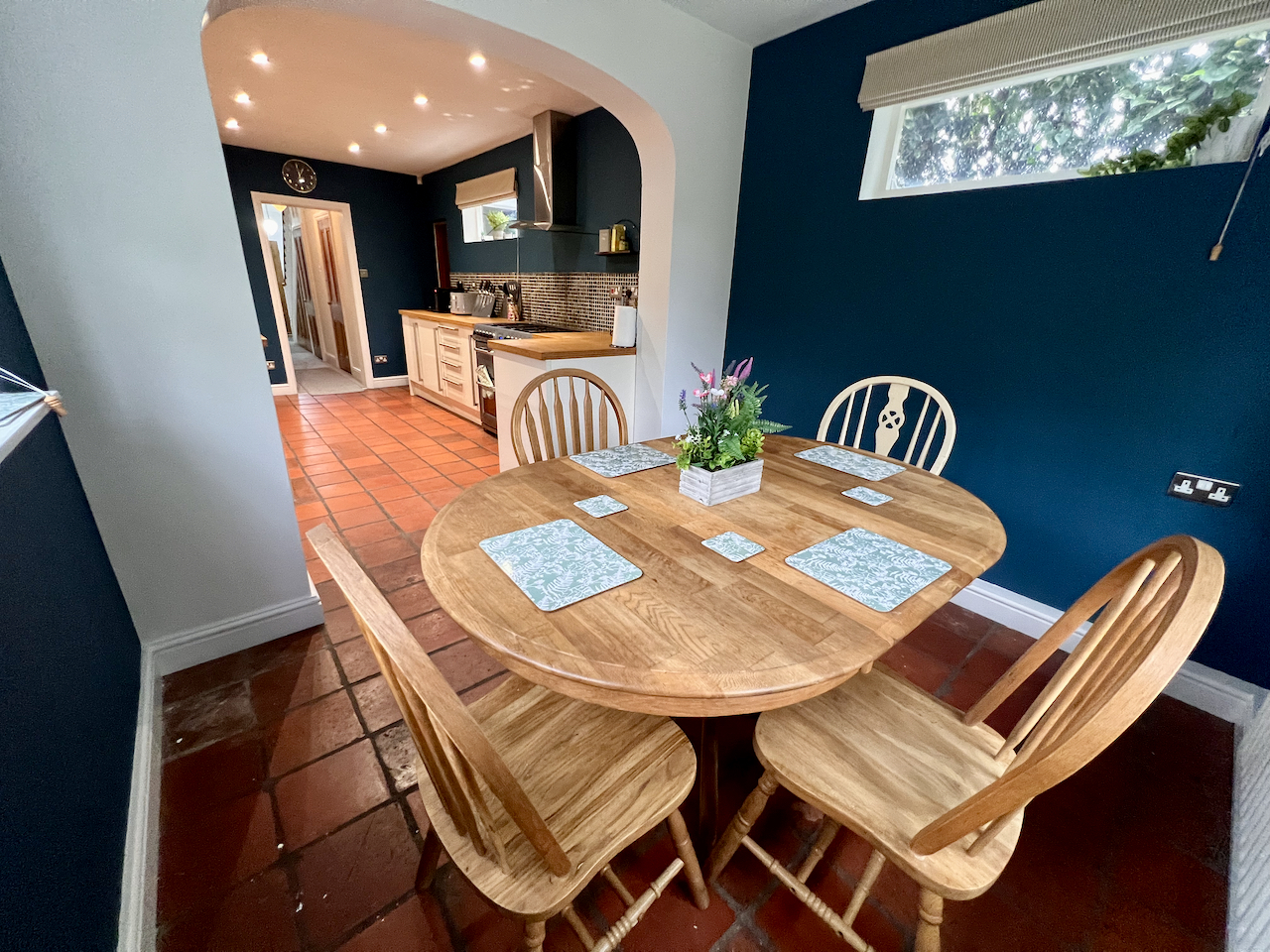 Cosy & Stylish 4 Bed House with Free Parking