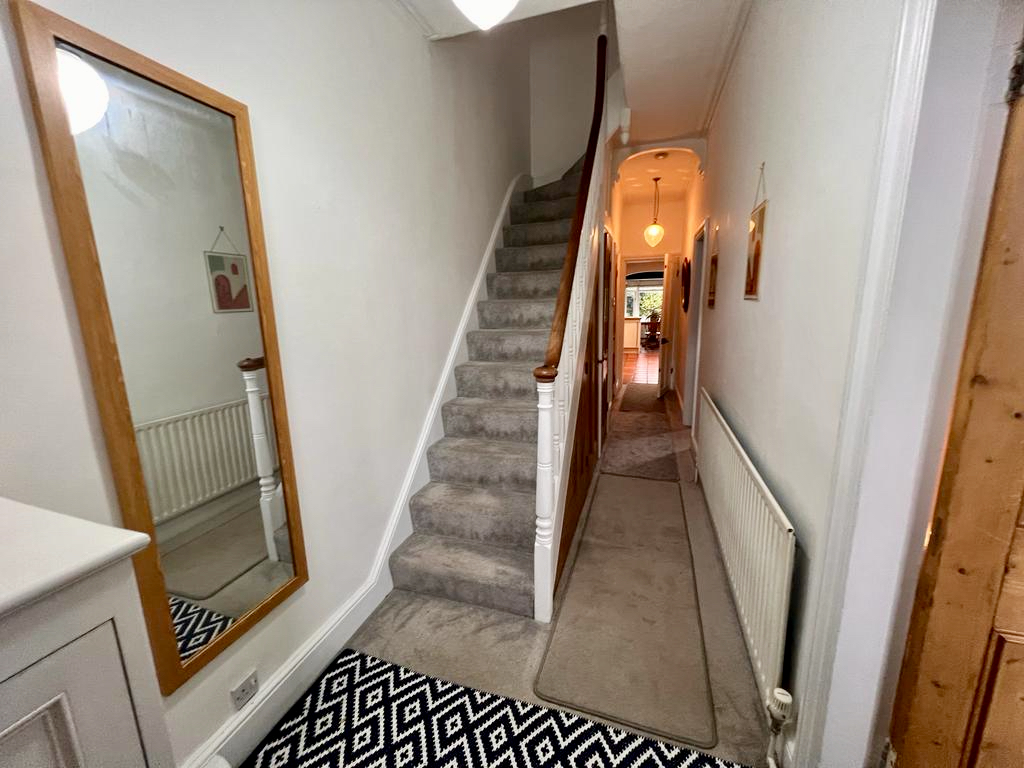 Cosy & Stylish 4 Bed House with Free Parking