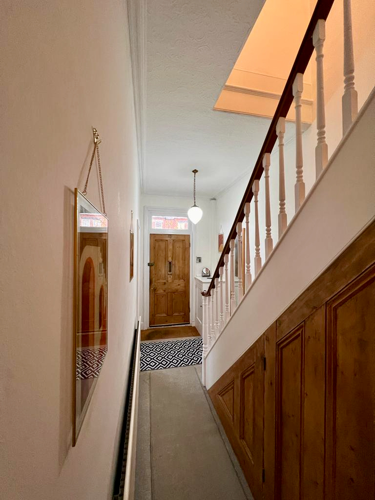 Cosy & Stylish 4 Bed House with Free Parking