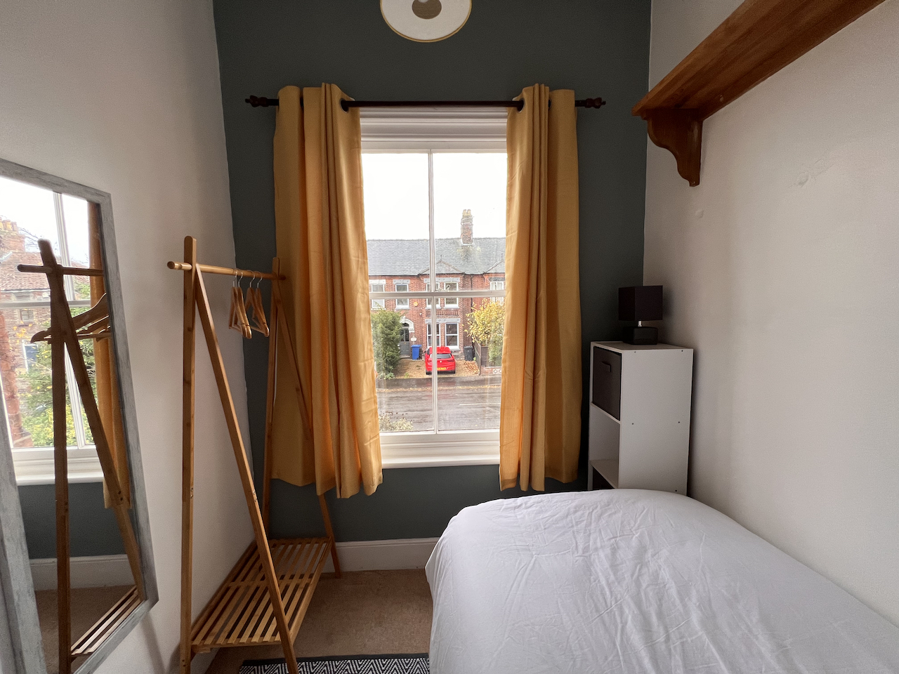 Cosy & Stylish 4 Bed House with Free Parking