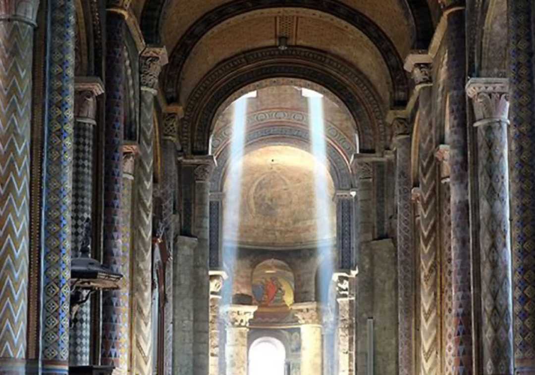 Identity Of Classic Interior Design - Romanesque Style