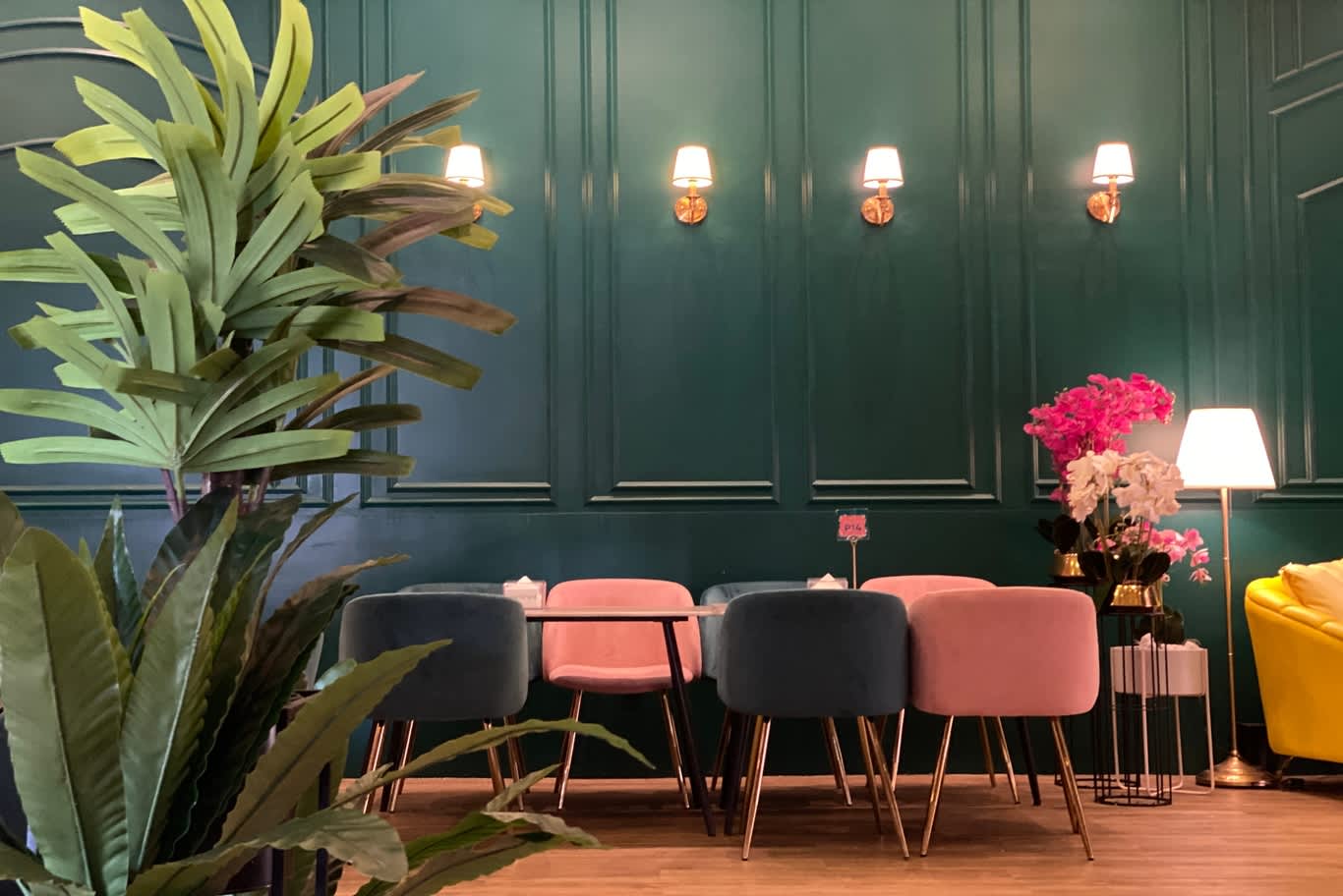 luxury café interior design in Dubai