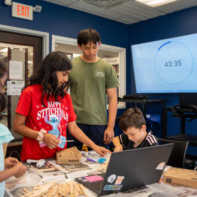 Avanza STEM workshop photo 6 of 12