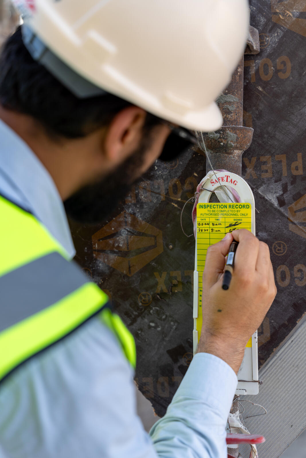 Quality control and HSE inspection on a Green Power Revolution site