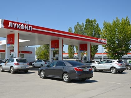 Еще и подешевел: на АЗС в Волгограде появился бензин всех марок