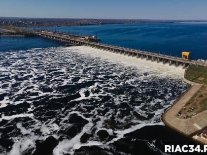 Волжская ГЭС последний день работает в режиме половодья