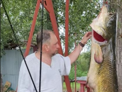 Московский рыбак-блогер поймал 50-килограммового сома-гиганта в Ахтубе