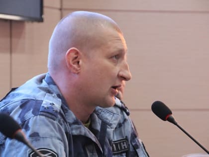 В рамках проекта «Разговоры о важном» в ВГСПУ состоялась встреча с участником СВО Алексеем Кулешовым