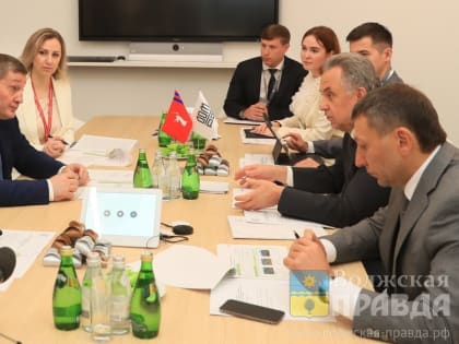 Андрей Бочаров провел рабочую встречу с гендиректором ДОМ.РФ Виталием Мутко