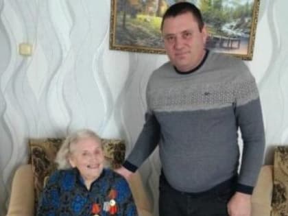 Спикер Камышинской районной думы Сергей Перепросов отправился лично поздравлять своих героических землячек-ветеранов