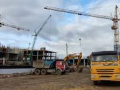 В строящейся в Дзержинском районе школе на 1280 мест началось возведение наружных стен первого этажа