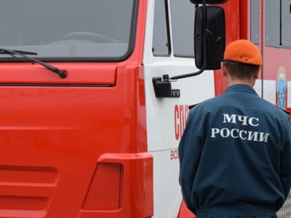 На западе Волгограда ночью дотла сгорел трехлетний Volkswagen Touareg
