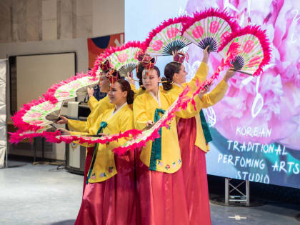 Веера и каллиграфия: в волгоградском вузе прошел молодежный фестиваль корейской культуры