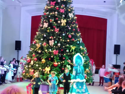 Дети участников СВО из Кумылженского района побывали на Губернаторской ёлке