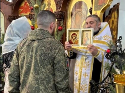 На Мамаевом кургане в Волгограде во время отпуска обвенчался участник СВО