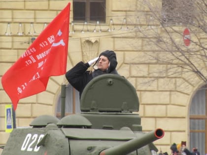 В Волгограде состоялся военный парад в честь 80-летия победы в Сталинградской битве