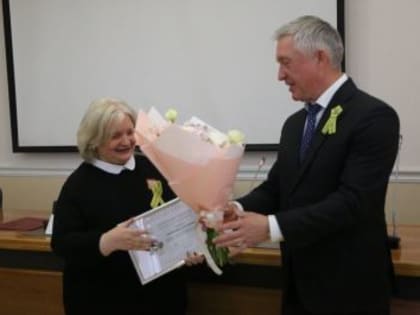 Депутат гордумы Лариса Тропкина награждена Почетной грамотой Общественной палаты России