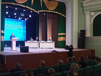 Волгоградские аграрии приступили к весенней подкормке озимых