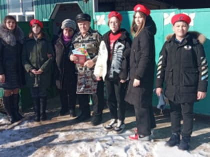 Жителям Дубовского района продолжают вручать памятные знаки «80 лет победы в Сталинградской битве»