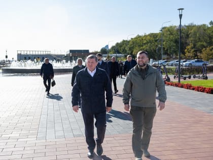 Глава ДНР Денис Пушилин приехал в Волгоград и поблагодарил Андрея Бочарова на помощь беженцам