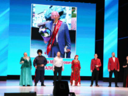 22 февраля в Городском Дворце культуры состоялся благотворительный концерт со сбором средств в пользу специальной военной операции РФ на Украине.