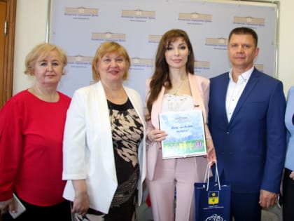 ВСТРЕЧА ВОЛЖСКИХ ДЕПУТАТОВ С ЛИДЕРОМ ЖЕНСКОГО ДВИЖЕНИЯ «СИНИЙ ПЛАТОЧЕК» БУДЕТ ИМЕТЬ ПРОДОЛЖЕНИЕ