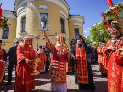 В день памяти блаженной Матроны Московской Святейший Патриарх Кирилл совершил Литургию в Покровском ставропигиальном монастыре