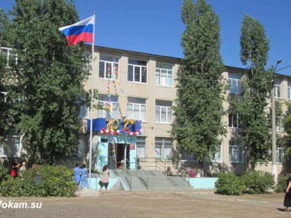 Имена каких героев Советского Союза носят школы Камышина