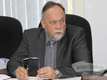 В Волжском покинул пост «бессменный» начальник управления образования