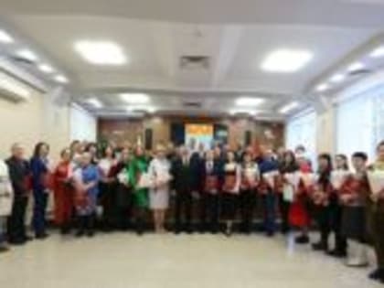 Глава города наградил лучших сотрудников волгоградских организаций