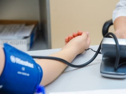 Названа болезнь, о которой может сигнализировать резкая боль в груди