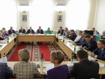 На заседании фракции «Единая Россия» в областной Думе подвели итоги и наметили приоритеты работы с обращениями граждан