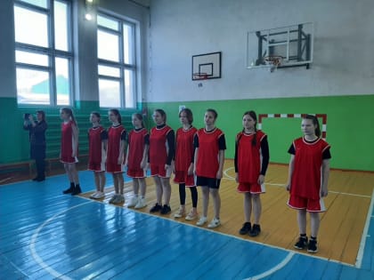 соревнования по баскетболу среди девушек