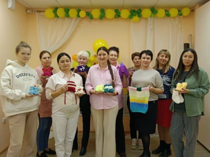 Серебряные волонтеры помогают будущим матерям в Чернышковском центре