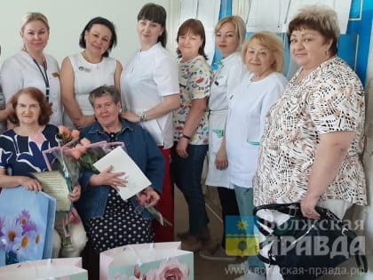 Шаг длиною в 40 лет: волжские педиатры провели на заслуженный отдых коллег