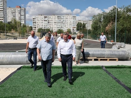 Строящийся ФОК в Ворошиловском районе Волгограда проинспектировал Андрей Бочаров