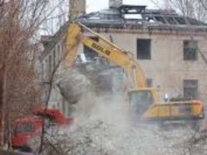 На юге Волгограда снесли еще два расселенных по нацпроекту аварийных МКД