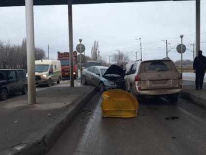 3 человека пострадали в лобовом ДТП на посту ДПС под Волгоградом