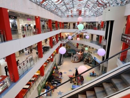 Банк «Открытие»: клиенты увеличили траты в магазинах бытовой техники, кафе и ресторанах на 23 февраля