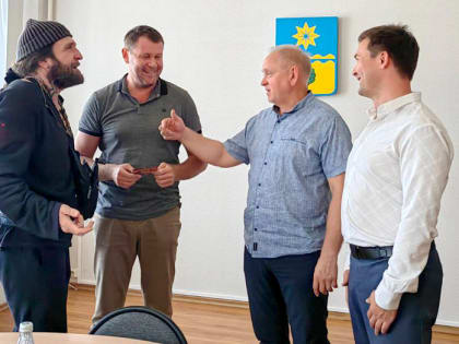 ДЕПУТАТЫ ОБСУДИЛИ С ЛИДЕРОМ «НОЧНЫХ ВОЛКОВ» ПАТРИОТИЧЕСКОЕ ВОСПИТАНИЕ МОЛОДЁЖИ И ПОПУЛЯРИЗАЦИЮ СПОРТА