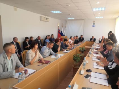 Администрация Камышина сообщила, что после выборов высокопоставленные чиновники города остались на своих местах - должностях и стульях