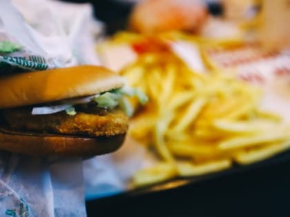 Эксперты рассказали о продуктах, которые срочно нужно исключить для похудения