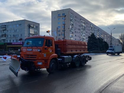 Волжские коммунальщики наводят порядок на дорогах