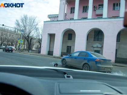Брошенные автомобили эвакуируют из дворов Волжского