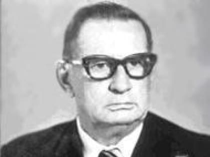 Удостоен звания Героя Советского Союза